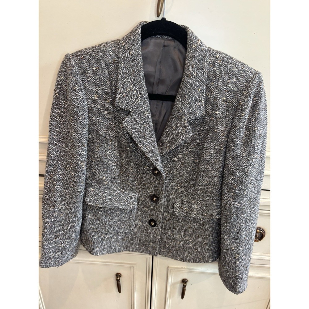 Chanel Tweed Herringbone Blazer Notched Lapels Vintage Gray READ Classic
